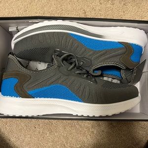 Size 11 Hind accelerate shoes